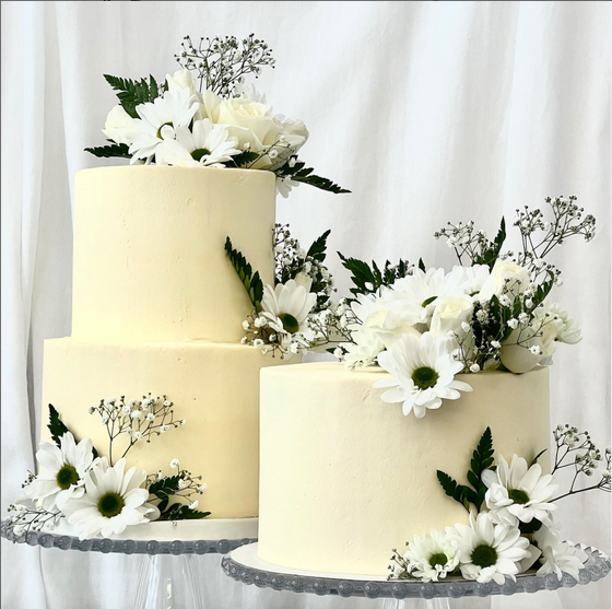 Fresh Florals  |  Buttercream Iced Cake with Fresh Flowers